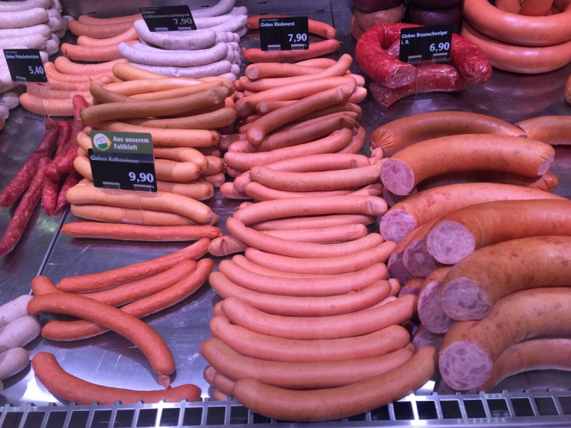 charcuterie-MASSOINS-min_sausages_meat_butchery-1069321